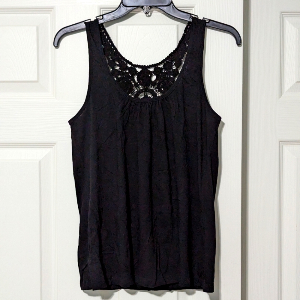 Crochet back black tank top 🖤